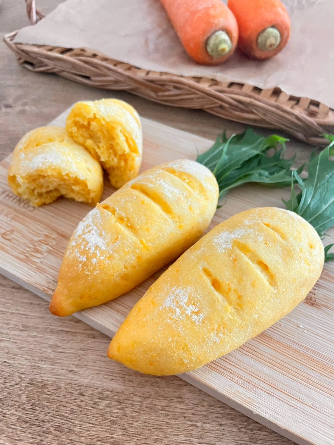 にんじんの形をした米粉パン